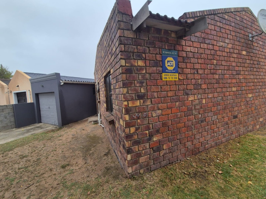 2 Bedroom Property for Sale in Overbaakens Eastern Cape